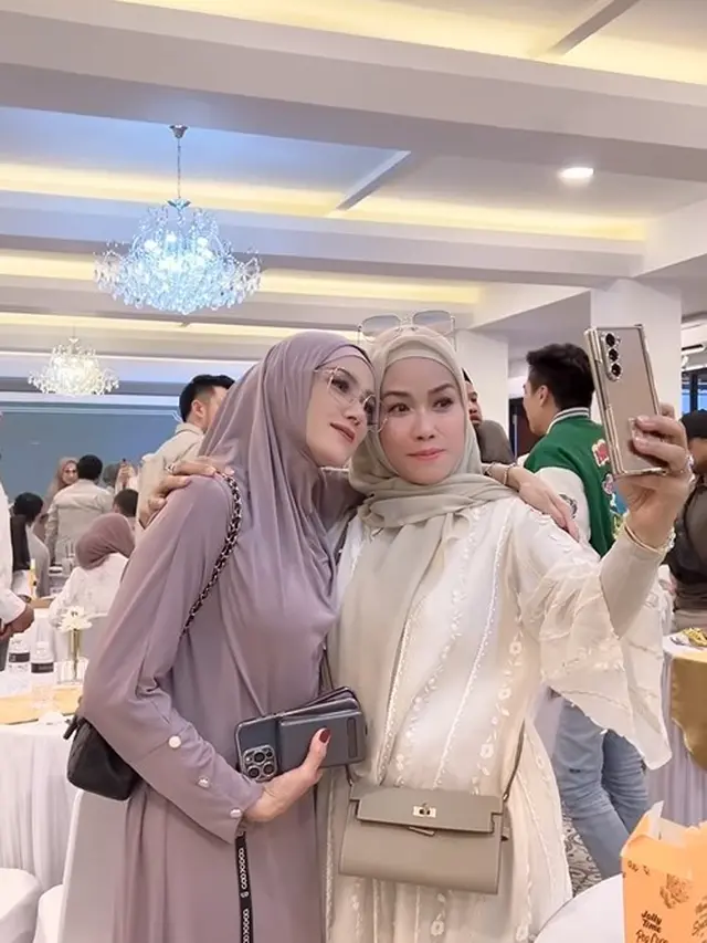 Model Gamis Mulan Jameela yang Cocok untuk Pengajian