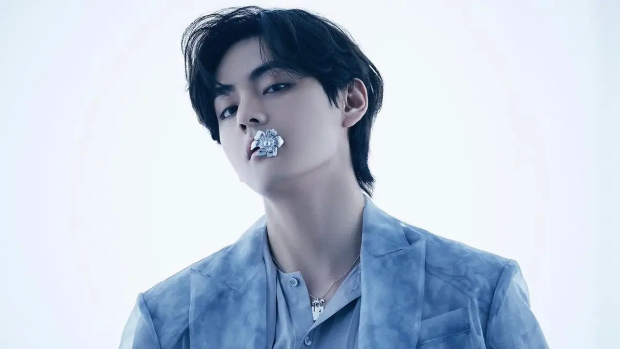 V BTS dalam gaya ikonis