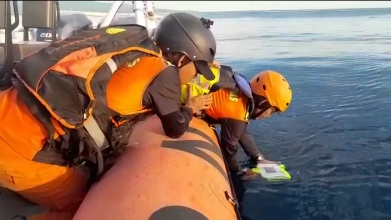 Tim SAR gabungan terus melakukan penyisira  di wilayah laut Selat Bali untuk mencari penumpang Kapal yang hilang karena melompat ke laut (Istimewa)