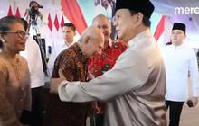 VIDEO: Adab Hormat Prabowo, Langkah Langsung Terhenti Hampiri Emil Salim Datang Berlebaran di Istana
