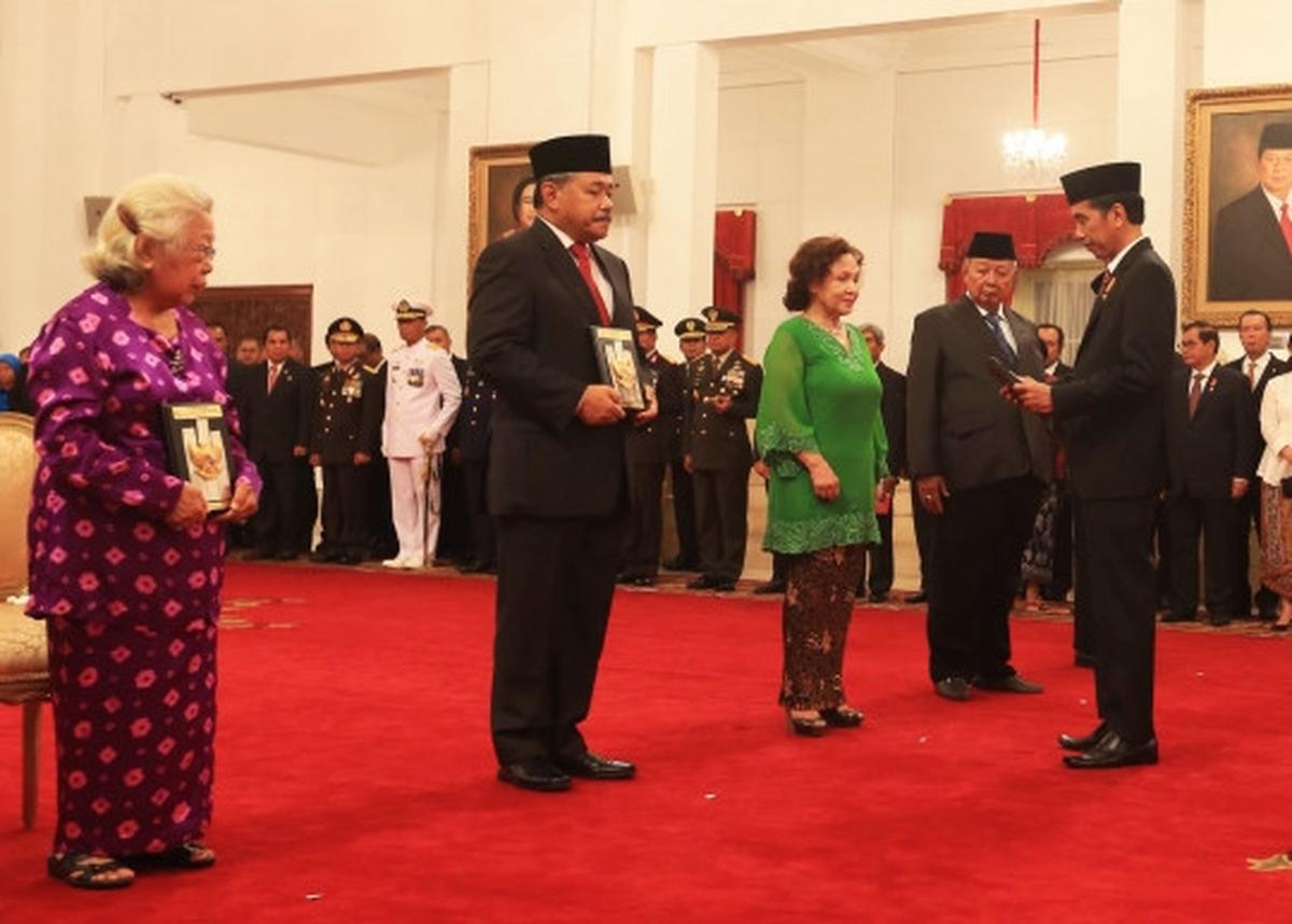 Jokowi anugerahkan gelar pahlawan nasional kepada lima tokoh berjasa