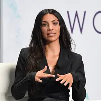  Kim juga mengatakan sangat mungkin terjadi jika Caitlyn memiliki alasan lain mengapa ia melakukan hal itu. Namun Kim dan saudaranya yang lain berani menyebutnya dirinya saksi mata karena berada di lokasi yang sama. (AFP/Bintang.com)