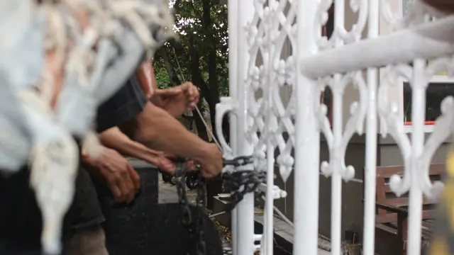 Demonstran menolak politisasi APBD Perubahan. (Foto: Liputan6.com/Ahmad Adirin)