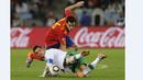 Penampilan Cristiano Ronaldo saat memperkuat timnas Portugal melawan Spanyol di Piala Dunia 2010 di Stadion Green Point, Capetown, Afrika Selatan, 29 Juni 2010. (AFP/Liu Jin)