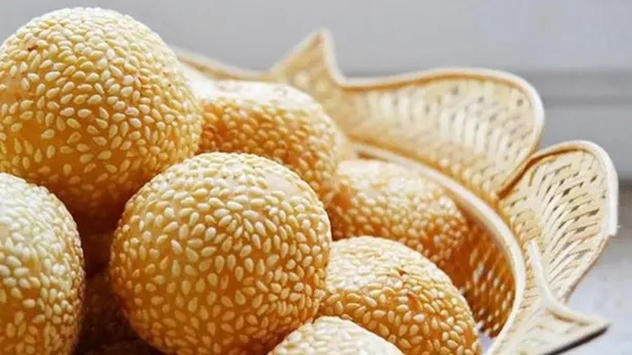 Kue ini tidak hanya bermakna sebagai makanan, melainkan juga sebagai simbol keselamatan dan kebersamaan.