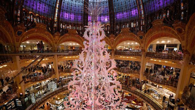 Warga Dunia Bersiap Sambut Perayaan Natal