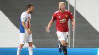 Sama seperti Antony, Donny van de Beek direkrut Manchester United dari Ajax Amsterdam. Ia melakoni debutnya saat melawan Crystal Palace di Liga Inggris musim 2020/2021. Pada penampilan perdananya tersebut, van de Beek sukses mencetak satu dari tiga gol untuk kemenangan Setan Merah. (AFP/Martin Rickett)