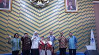 Perwakilaan dari FFI, Kemendikbud, BPOM berfoto bersama dalam acara penutupan Gerakan Nusantara pada Rabu (18/12). (Liputan6.com/Tri Ayu Lutfiani)