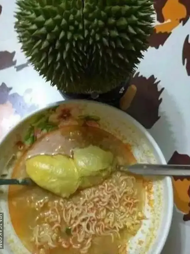 Malah Bikin Susah, Ini 7 Potret Absurd Orang Makan Durian Ini Bikin Tepuk Jidat