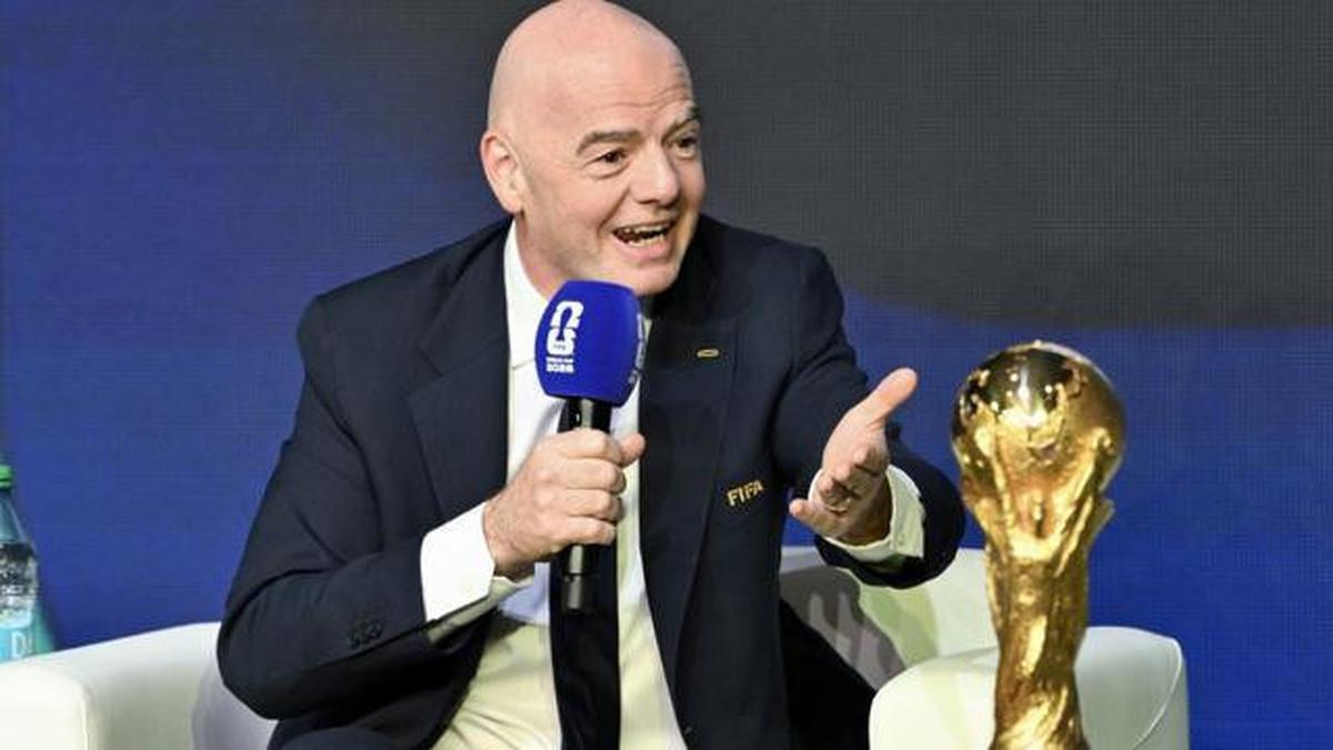 Presiden FIFA Minta Maaf atas Lelucon Murahan tentang Suporter Inggris