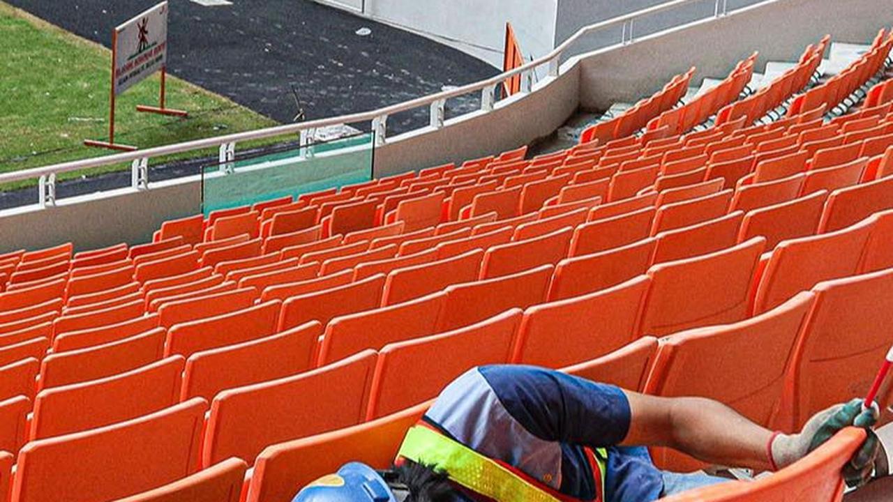 PSSI menganggap Jakarta International Stadium (JIS) belum layak menggelar partai Timnas Indonesia dengan standar FIFA karena masih banyak kekurangan. Setidaknya ada sembilan kekurangan yang disebutkan oleh PSSI.