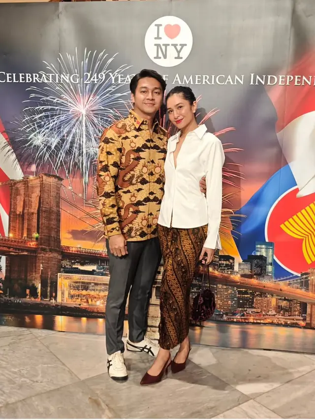 Mikha Tambayong dan Deva Mahenra Hadiri Perayaan Kemerdekaan Amerika Serikat di Jakarta. [@miktambayong]