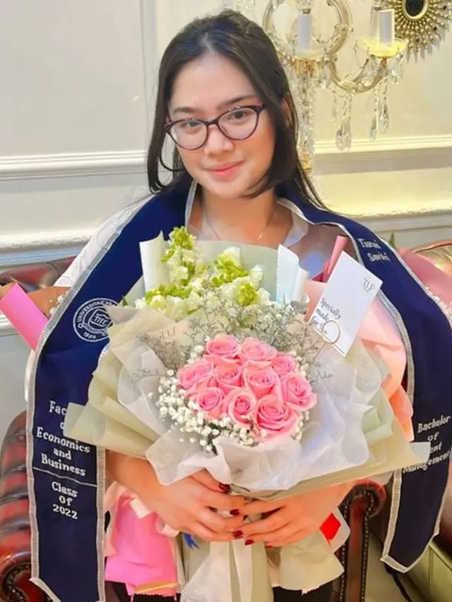 7 Potret Terbaru Tiara Savitri Anak Mulan Jameela yang Kini Sudah Sarjana