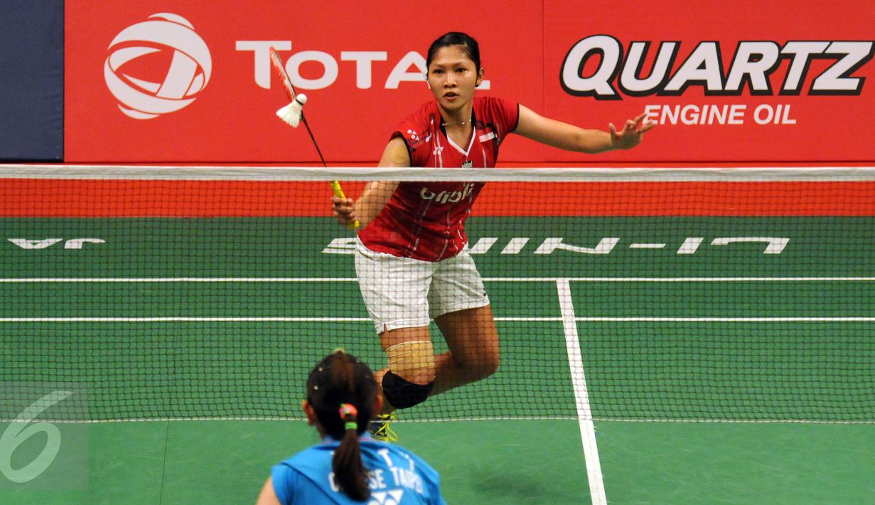 Pebulutangkis tunggal Putri Indonesia, Lindaweni Fanetri saat berlaga melawan Tai Tzu Ying (China Taipei) di Total BWF World Championships 2015 di Jakarta, Jumat (14/8/2015). Lindaweni unggul 14-21 22-20 21-12. (Liputan6.com/Helmi Fithriansyah)