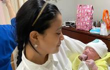 Potret Marcella Zalianty Gendong Keponakan Perempuan Pertama yang Baru Lahir, Penuh Kegemasan