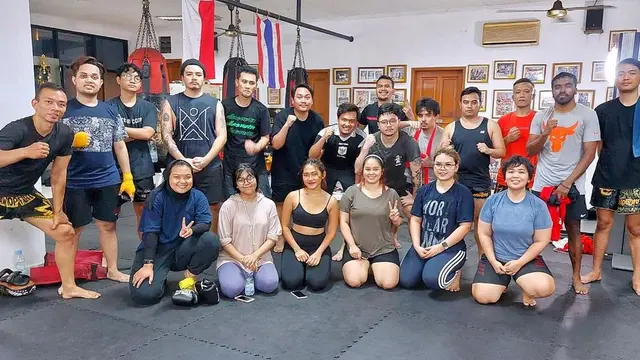 Bareng Sherina, Ini 6 Potret Derby Romero Latihan Muay Thai