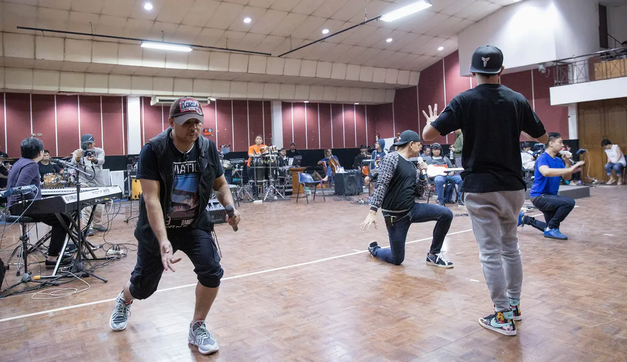 Tidak inging mengecewakan ribuan penggemarnya, Kahitna tidak mengambil tawaran, baik bersifat komersil atau on air. (Dezmond Manullang/Bintang.com)