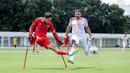 <p>Pemain Timnas Amputasi Indonesia, Agung Rizki Satria (kiri) berusaha mengumpan bola dibayangi pemain Iran dalam laga Grup A Kualifikasi Piala Dunia Amputasi 2026 di Stadion Madya, Senayan, Jakarta, Kamis (13/11/2025). (Bola.com/Bagaskara Lazuardi)</p>