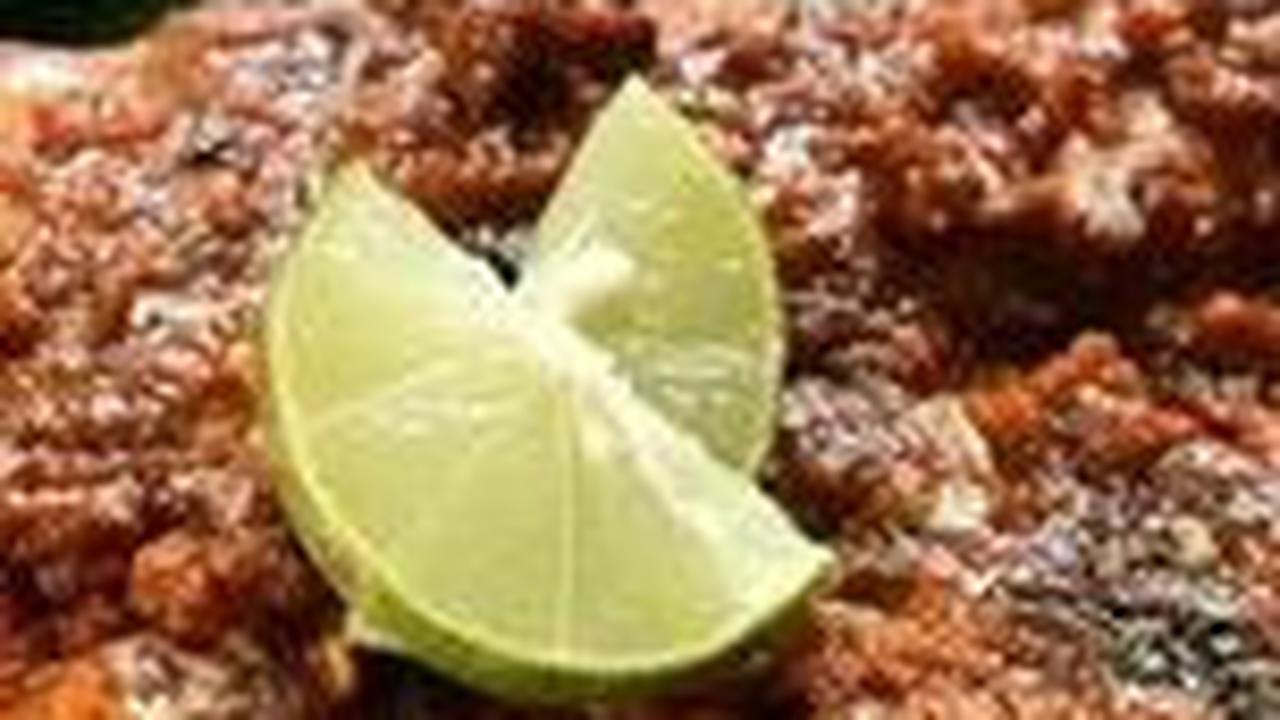 Menu olahan ayam memang tidak ada habisnya. Baik daging ayam maupun ayam utuh bisa diolah jadi masakan yang lezat dan bisa disantap bersama keluarga. Mulai dari goreng, kukus hingga bakar.