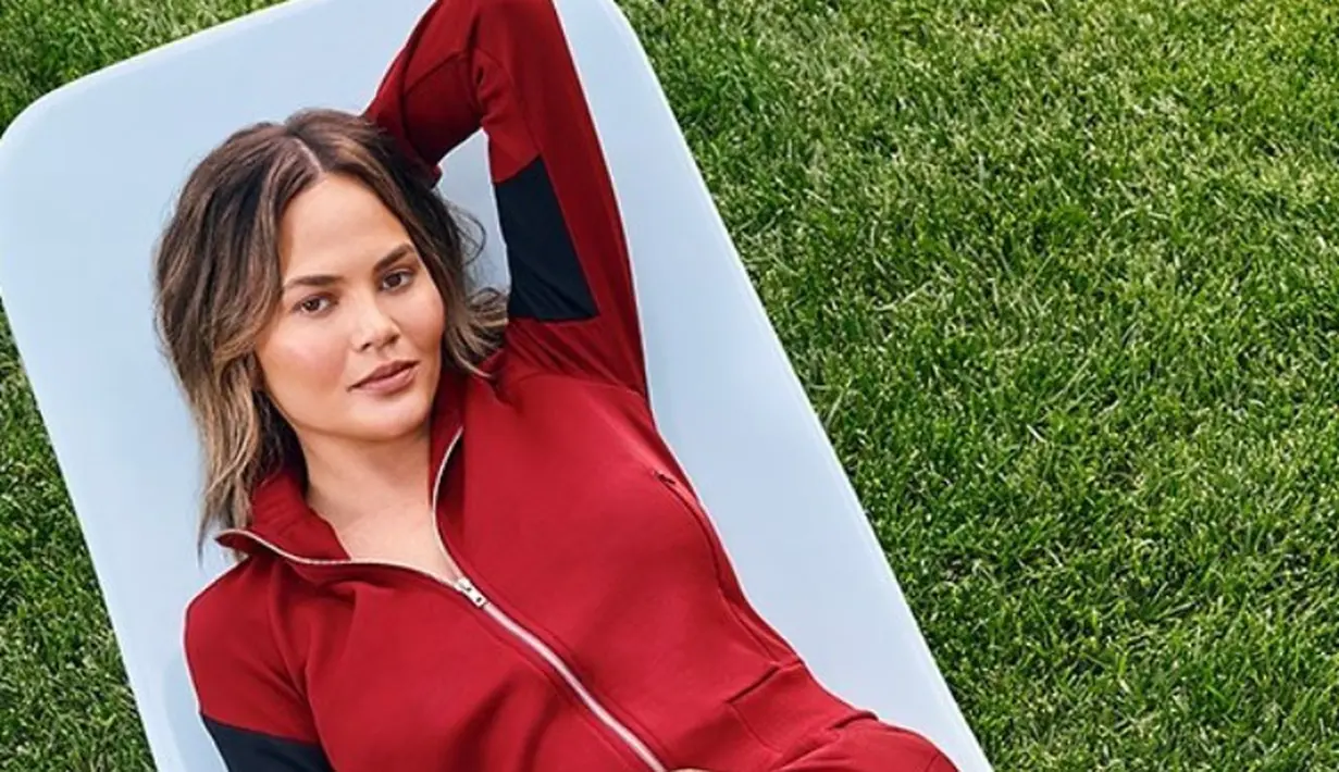 Bersyukur bisa menghindari kecelakaan, Chrissy Teigen pun bahagia miliki 10 juta followers di Twitter. (instagram/chrissyteigen)