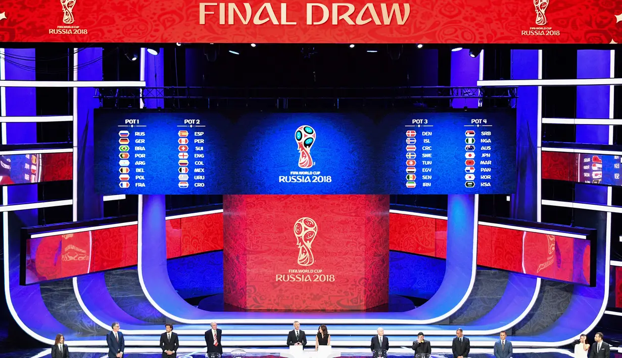 Suasana saat undian Piala Dunia 2018 berlangsung di State Kremlin Palace, Moscow, (1/12/2017). Piala Dunia 2018 berlangsung sejak 14 Juni hingga 15 Juli 2018 di Rusia. (AFP/Mladen Antonov)