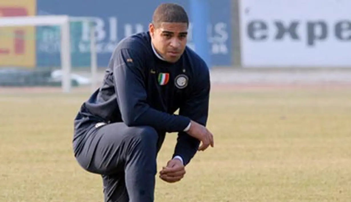 Inter Milan's Brazilian forward Adriano warms up during a training session of his team at "la Pinetina", Inter Milan's training grounds on February 23, 2009 in Appiano Gentile. AFP PHOTO / GIUSEPPE CACACE