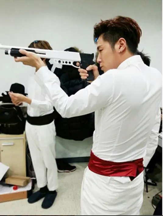 Memiliki segudang prestasi selama jalani wajib militer, pada tanggal 7 November lalu Jung Yunho resmi diangkat menjadi ‘Special Warrior’, dan ini satu level dengan Sersan. (Instagram/uknow_official)