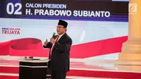 Calon presiden nomor urut 02 Prabowo Subianto memberi paparannya dalam debat kedua Pilpres 2019 di Hotel Sultan, Jakarta, Minggu (17/2). Semua pertanyaan dalam debat kedua ini dirahasiakan. (Liputan6.com/Faizal Fanani)