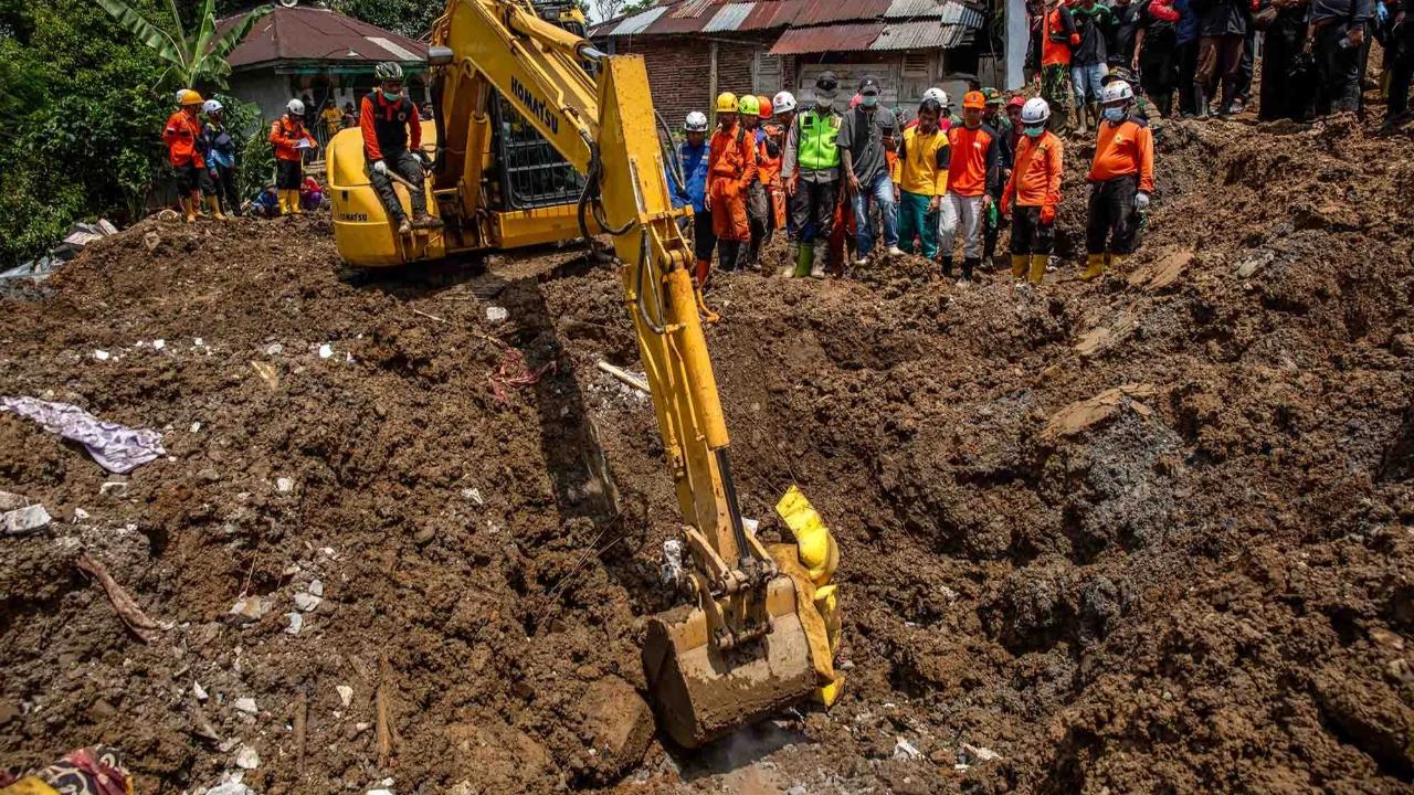 FOTO:  Tim SAR Temukan Korban Baru, Jumlah Tewas Longsor Banjarnegara Jadi Sembilan Orang