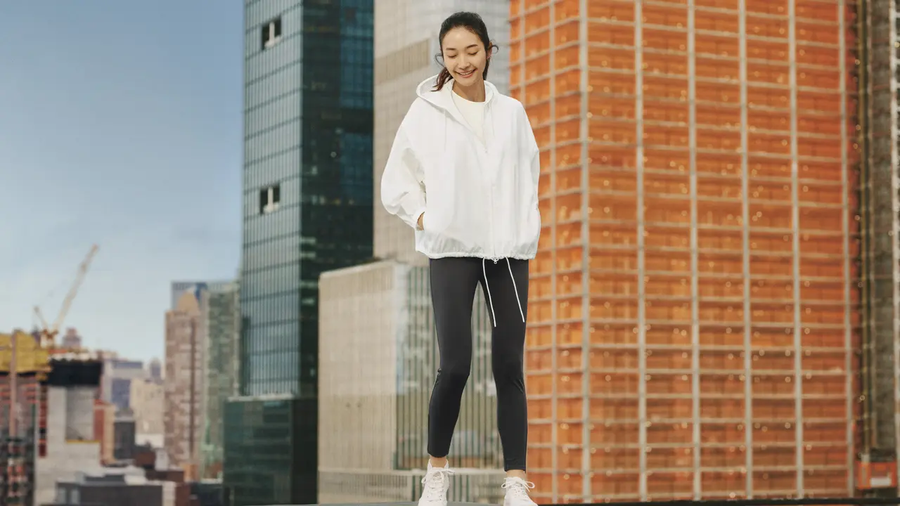 Padu Padan Gaya Kontemporer yang Nyaman dari Koleksi Uniqlo x Theory