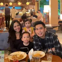 Rachel Vennya dan Niko Al Hakim tetap kompak demi buah hati. (Sumber: Instagram/okintph)