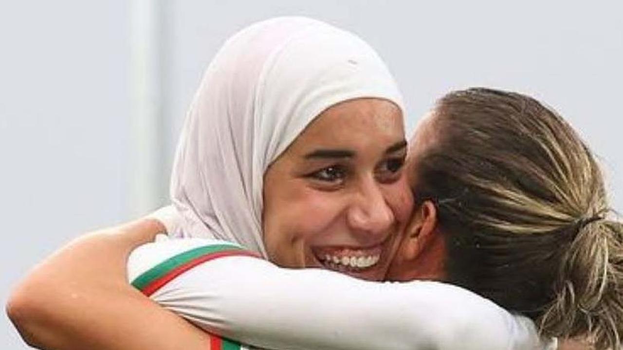 FOTO: Menginspirasi, Ini Pesepakbola Maroko yang Jadi Pemain Berhijab Pertama di Piala Dunia Wanita
