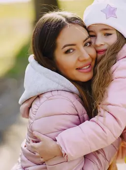 Cara yang cukup sederhana untuk memberikan afirmasi positif adalah menuliskan berupa catatan tentang “you are my favorite.” (Foto/dok: Pexels/Gustavo Fring)