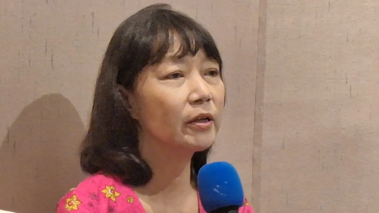 Susan, penyintas kanker paru, mengungkap beban harus minum obat seumur hidup dan rasa takut menghadapi resistensi. Ia berharap dukungan pemerintah lebih besar agar pasien mendapatkan akses terapi inovatif. (Foto: Adinda Retno Aryani/Liputan6.com)