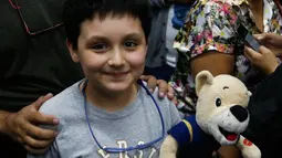 Carlos Santamaria Diaz (12) selama acara pers di Universitas Otonomi Nasional Meksiko (UNAM) di Mexico City, 3 Agustus 2018. Carlos diterima sebagai mahasiswa di UNAM untuk program gelar sarjana dalam bidang fiiska biomedis. (AP/Marco Ugarte)