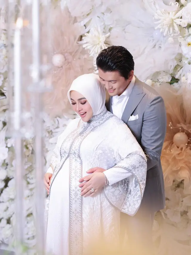 Gaya Syahrini saat Umumkan Kehamilan dengan Reino Barack Curi Atensi, Pakai Cincin Berlian Seharga Rp24 Miliar!