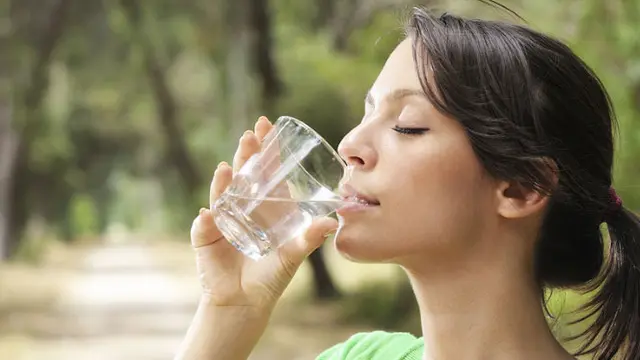 minum-air-putih-131010b.jpg