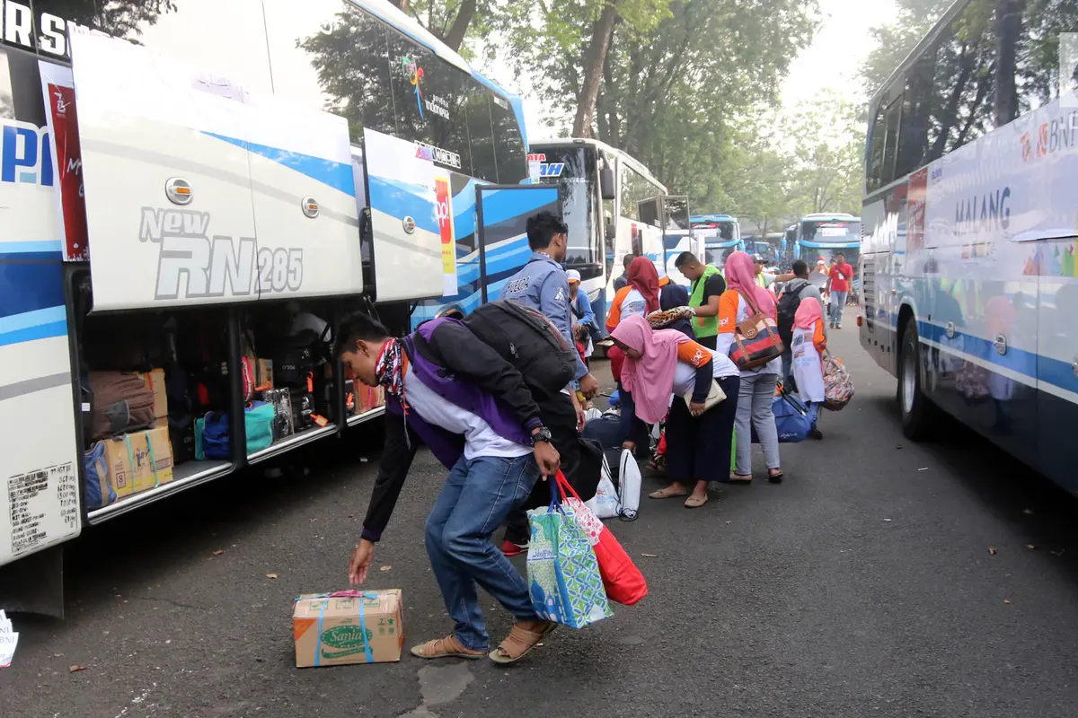 BNI Lepas Ribuan Pemudik Bus dari TMII