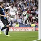 Bek Real Madrid Sergio Ramos menjebol gawang Club Brugge dengan sundulan (AP)