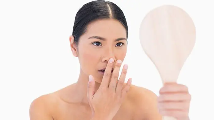 Hidung berminyak bisa jadi sarang komedo/copyright: thinkstockphotos.com