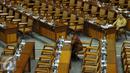 Jejeran bangku kosong saat Rapat Paripurna ke-29 tahun sidang 2015-2016 DPR RI di Kompleks Parlemen, Senayan, Jakarta, Kamis (2/6/2016). (Liputan6.com/Johan Tallo)