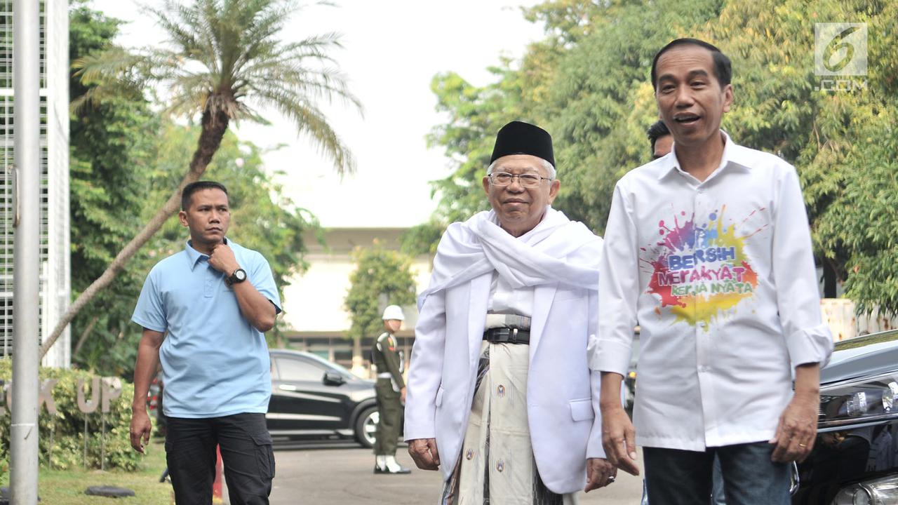 Lihat Kemeja Motif Unik Jokowi Saat Cek Kesehatan di RSPAD