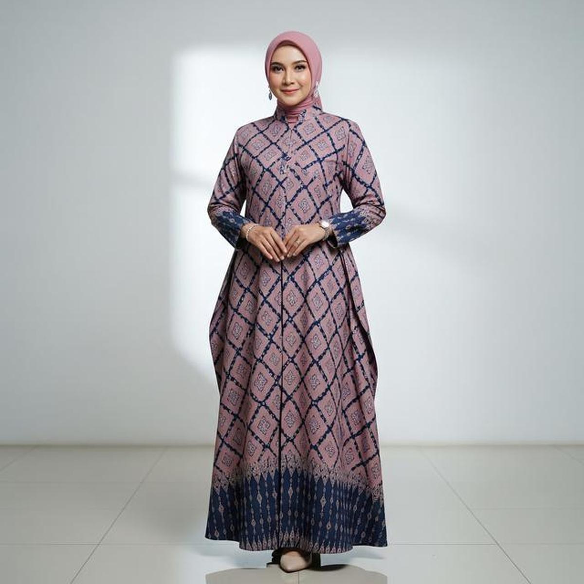 10 Model Baju Gamis Batik Ibu Ibu Terbaru, Ini Padu Padan yang Bikin Terlihat Muda di 2025