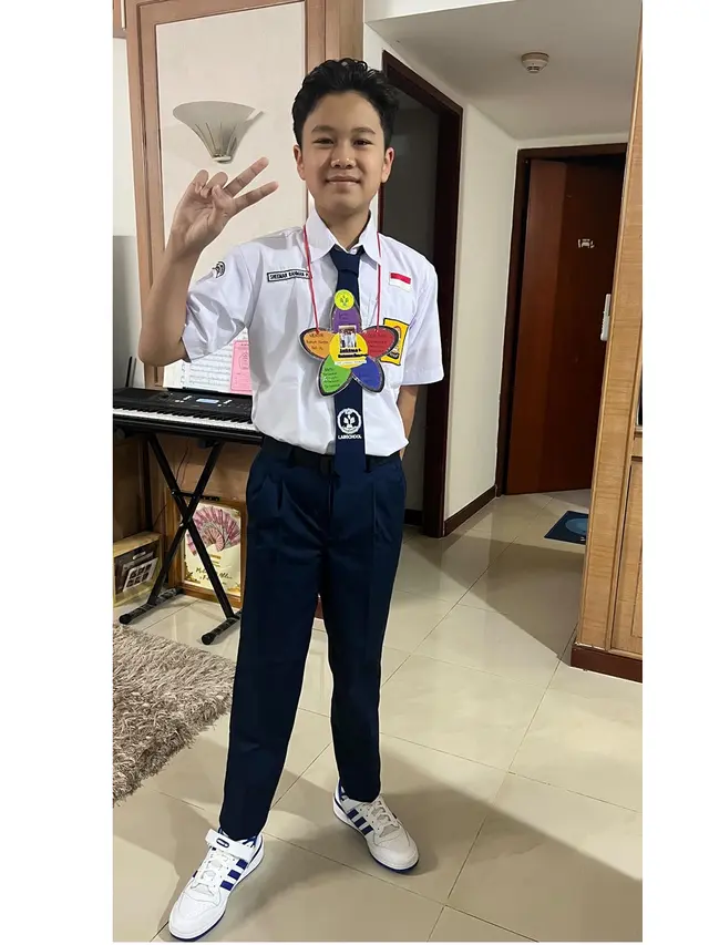 6 Potret Penampilan Anak Seleb Perdana Masuk SMP, Mikhayla Curi Perhatian