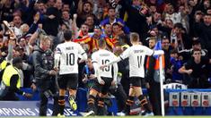 Penyerang Valencia, Rodrigo Moreno, melakukan selebrasi usai membobol gawang Chelsea pada laga Liga Champions di Stadion Stamford Bridge, Selasa (17/9/2019). Chelsea takluk 0-1 dari Valencia. (AP/Frank Augstein)