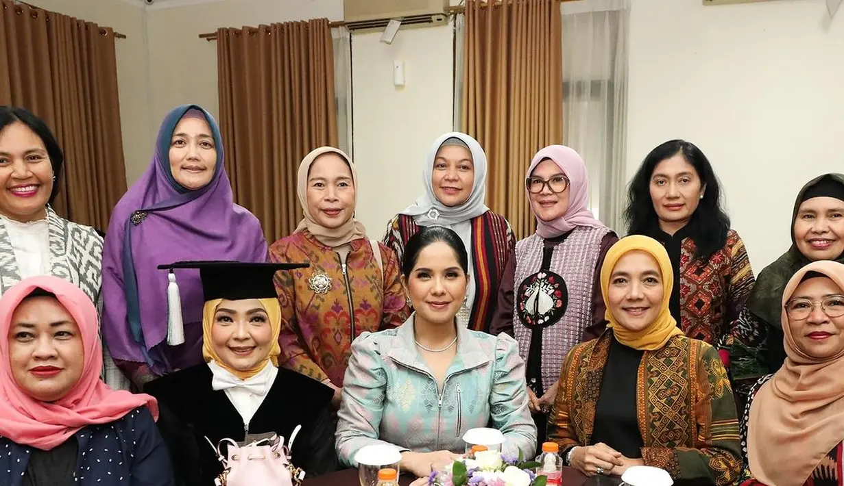 Tas yang dijinjing Annisa Pohan keluaran Fendi Mon Tresor yang dibanderol dengan harga Rp31,7jutaan [@annisayudhoyono]