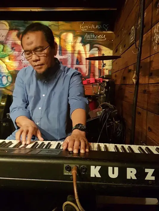 Terlihat dari gejala, Kadri sendiri mengatakan bahwa almarhum meninggal karena dugaan sakit jantung. (Facebook/Debby Nasution)