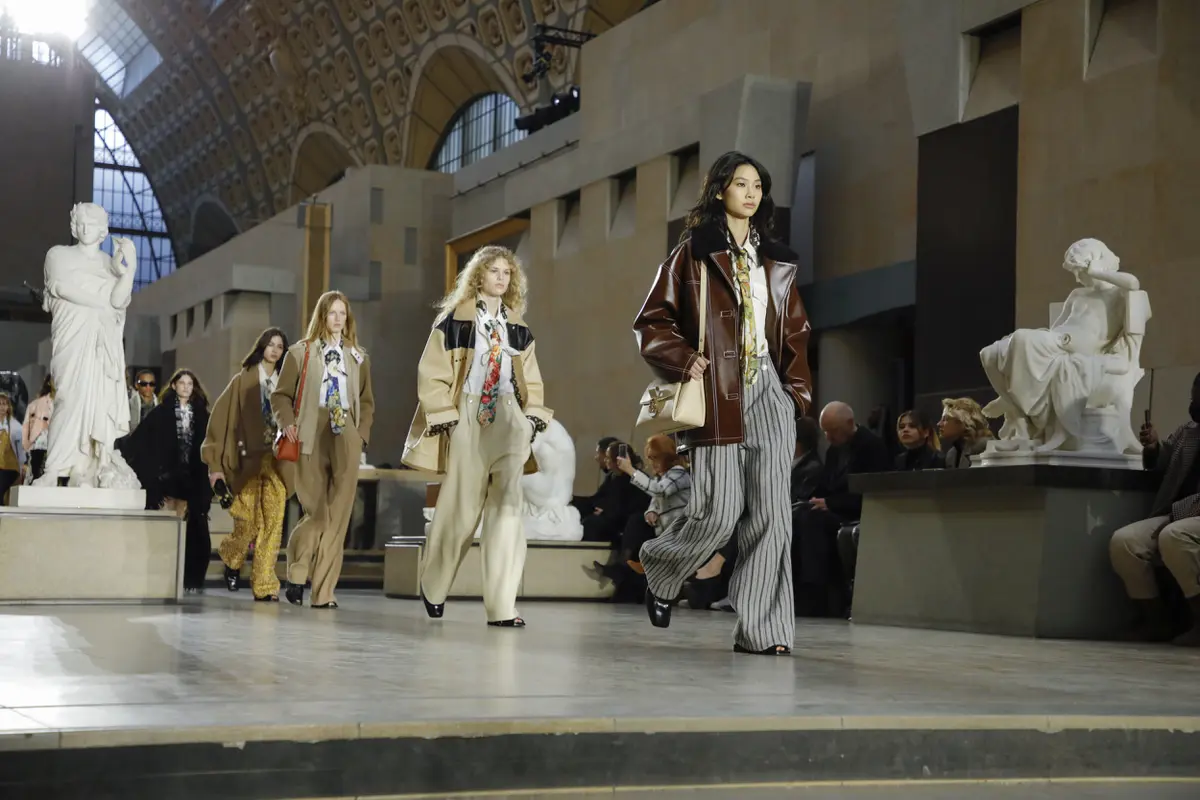 Koleksi women's ready-to-wear Fall-Winter 2022 dari Louis Vuitton