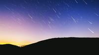Ilustrasi meteor yang jatuh ke bumi (dok. Unsplash/ Austin Schmid)