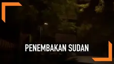 Detik-detik penembakan demonstran oleh petugas keamanan di Khartoum, Sudan terekam kamera. Sebanyak enam orang dikabarkan tewas saat kejadian, salah satunya adalah seorang perwira militer.